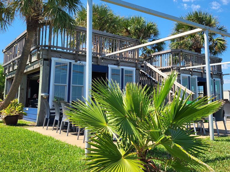 Moondog Seaside Eatery interior