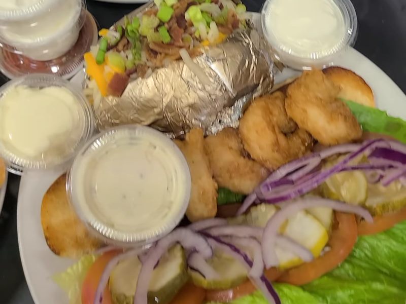 Moondog Seaside Eatery food